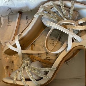 Size 8.5 Lulu’s Lorraine White Heels